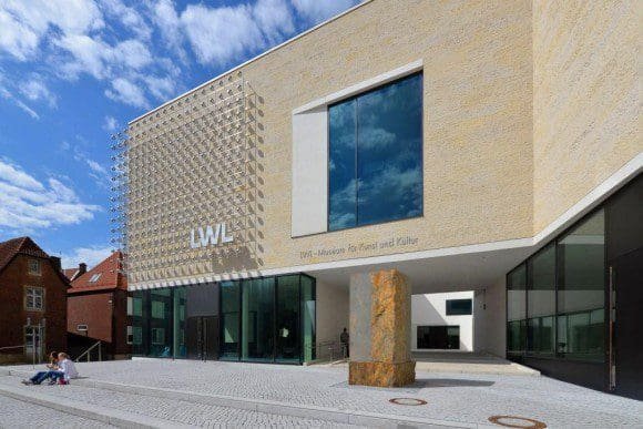 Über 500.000 Gemälde, Grafiken, Skulpturen, Möbel, Münzen, Elfenbeine, Gold- und Silberschmiedearbeiten, Plakate und Landkarten befinden sich in der Sammlung des Museums, der größte Teil davon in den Depots. - Foto: LWL-Museum für Kunst und Kultur