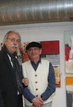 In der Marler Filiale der Artothek Münsterland präsentierte Artothek-Aktivist Uwe Lischewski (r.) neue Arbeiten des Lüdinghausener Künstlers Andreas Alba