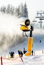 Ein Bild aus dem Jahr 2018 - Schnee-Erzeuger in Winterberg sorgen für Schnee - Foto: Wintersport-Arena Sauerland