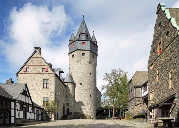 Die Burgmuseen und das Drahtmuseums dürfen jeweils 6 Besucher pro halbe Stunde besichtigen. Termine sind online buchbar - Foto Stephan Sensen/Märkischer Kreis