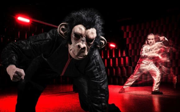 Im Stück "Nemesis" des Tanztheaters 55+ aus Solingen geht es um den Klimawandel und das Überleben der Menschheit - Foto Tanztheater 55+ / Stephan Häger