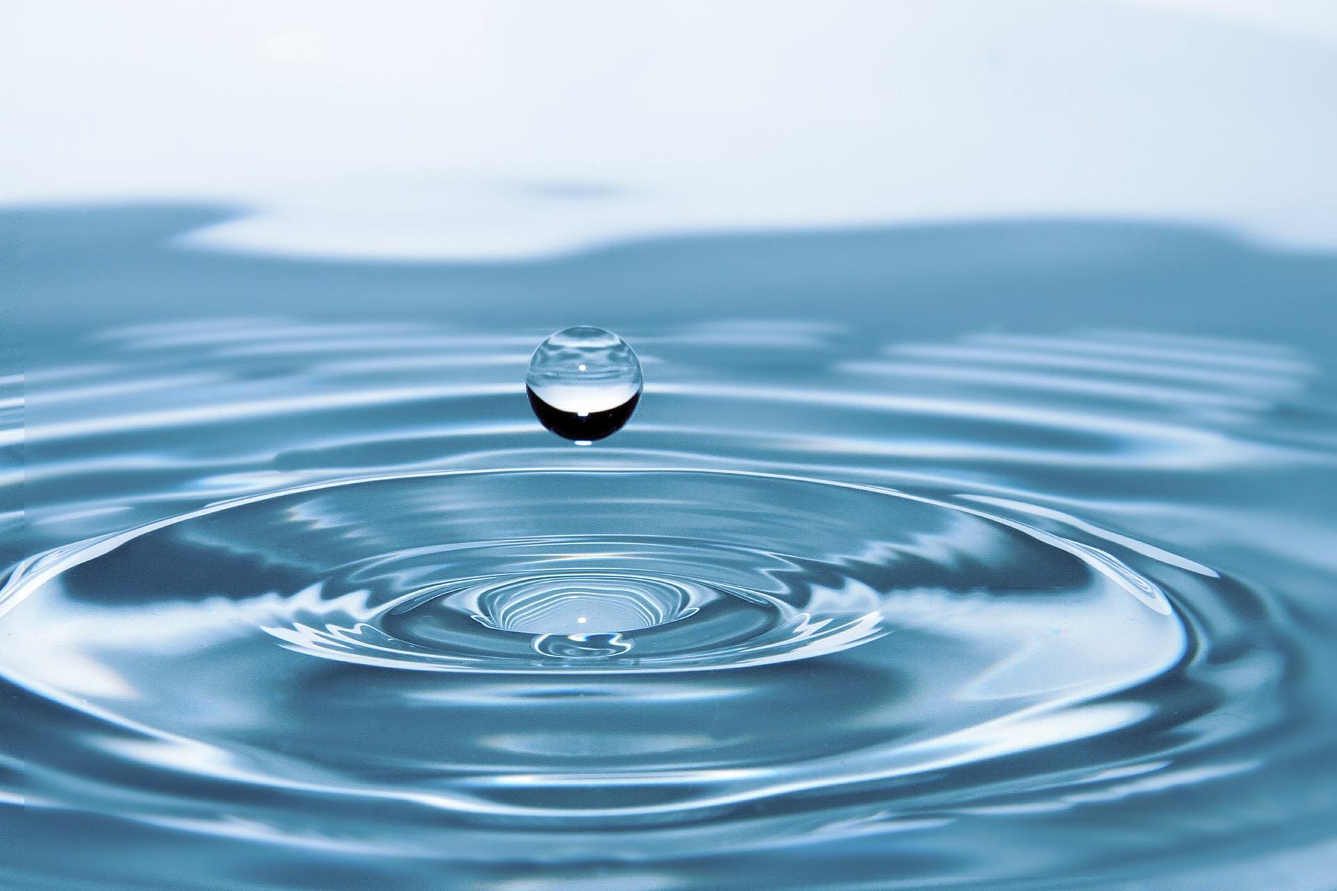 Wassertropfen - Bild von rony michaud auf Pixabay