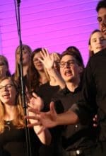 Der Erwitter Jugendchor Voices in Harmony tritt im Musikhof des Schlossgeländes auf. Foto - Voices in Harmony/Bernd Hense