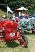 Treckerparade vor historischer Fachwerkkulisse - Foto LWL