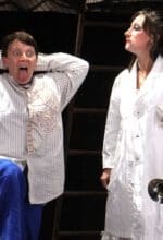 Szene aus der Woyzeck-Produktion des Theater Hagen - (vlnr): Kristina Günther und Aischa-Lina Löbbert - Foto Klaus Lefebvre