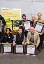 Sauerländer und Siegen-Wittgensteiner Touristiker bei der Rezertifizierung der Wanderwege auf der Tourismusmesse CMT in Stuttgart - Foto Robin Daniel