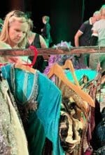 Im Wunderland von Glitzer, Glanz und Glamour: Beim Fundusverkauf im RevuePalast Ruhr am 22. Januar wechseln im Theatersaal wieder komplette Show-Outfits den Besitzer - Foto RevuePalast Ruhr