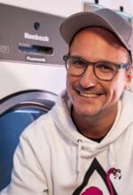 Auch in diesem Jahr geht der bekannteste Waschsalon Deutschlands auf Tournee. Am Donnerstag, 30. März 2023, ist NightWash ab 20 Uhr in der Stadthalle Attendorn - unter anderem mit „Der Storb“ - Foto Guido Schröder