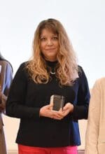 Dr. Eva Hoffart (Mitte) von der Univeristät Siegen nahm den Preis für die MatheWerkstatt bei der Lela-Jahrestagung in Göttingen entgegen. Begleitet wurde sie von den studentischen Hilfskräften Janika Bosniakowsky und Louisa Borkenhagen - Foto Uni Siegen