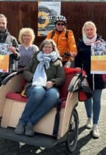 nander-Füreinander“ am 25. März inm Hattigen: (v.l.) Benedict Poetsch, Pastoralreferent, Sabine Werner, Anja Schuster, Birgit Steenmann, Tanja Meis (alle Seniorenbüro) und Gerd Isenberg (hinten) vom ADFC - Foto Stadt Hattingen
