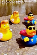 Am 12. August sollen sich beim "Anno Tuck Entenrennen" 2.000 gelbe Quietsche-Enten ins kühle Nass der Lenne in Altena stürzen und um die Wette schwimmen. Es winken über 50 Preise - Foto: Kai Finkernagel