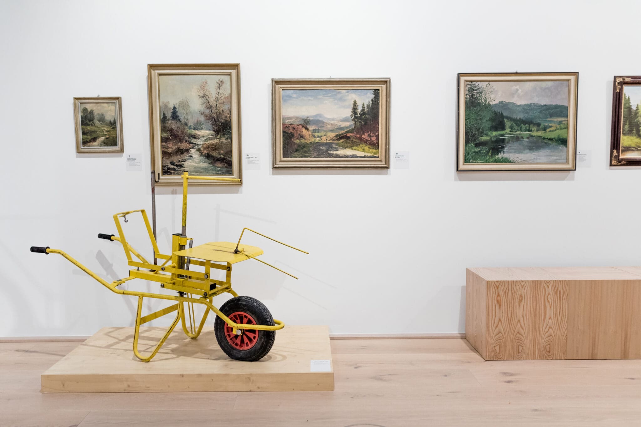 Der Wald inspiriert viele Künstler in ihren Werken. Zu sehen im Sauerland-Museum Arnsberg in der Ausstellung „Wunder Wald“ – Foto Kaleidoskop Design