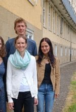 Die Nachwuchsforschungsgruppe „Geschichte und Philosophie neu denken: Frauen im Fokus“ wird von der Universität Siegen im Rahmen des Professorinnen-Programms von Bund und Ländern mit 420.000 Euro gefördert. Neben Dr. Andrea Reichenberger und Jasmin Özel gehören Julia Franke-Redding und Dr. Rudolf Meer zu der Siegener Nachwuchsforschungsgruppe. Meer ist mit einem Marie Curie STAR Fellowship aus Österreich an die Universität Siegen gekommen, um in der Gruppe zu forschen. Alle vier Wissenschaftler*innen sind ausgebildete Philosophie-Historiker*innen mit einem Schwerpunkt auf den Fächern Physik und Mathematik - Foto Uni Siegen
