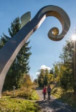 Eine gemeinsame Kunst- und Wanderattraktion in Wittgenstein und im Sauerland, der Waldskulpturenpfad - Foto Klaus-Peter Kappest
