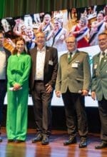 Das Veltins Schützen-Symposium fand mit 250 Schützenvorständen in der Stadthalle Meschede statt. Ziel: vor dem Start in die neue Festsaison Impulse geben. Zu den Themen gehörten Energiewende und Wirtschaftlichkeit. Im Bild: Fabian Veltins, Moderatorin Anne Willmes, Manfred Nieder, Verkaufsleiter der Brauerei C. & A. Veltins, Markus Bröcher vom Sauerländer Schützenbund (SBB) und Stefan Lorke (v. l.) - Foto Veltins