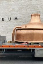 Veltins sorgte bei der Frisch-gezaft! Sonderausstellung im Sauerland Museum Arnsberg für viele Exponate. Das Stattlichste ist ein Sudkessel - Foto Sauerland Museum