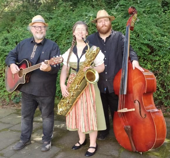 Die Original Giebelwälder sind mit "Volksmusik auf unsere Art" unterwegs.und werden bisweilen als "die neue Heimatband für das Siegerland und seine Umgebung“ gefeiert - Foto Giebelwälder