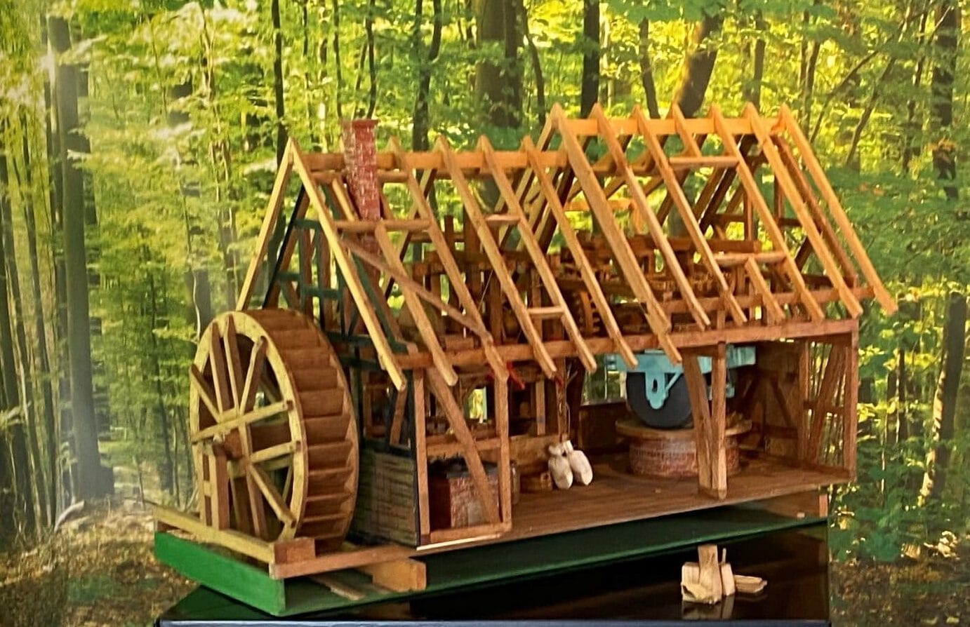 Modelle zum Thema Energiegewinnung werden in der Wendener Hütte gezeigt - Foto Volker Speckenwirth