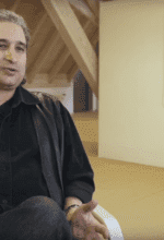 Künstler Abi Shek im Interview, zu sehen auf YouTube - https://youtu.be/TCHwx0CmMHs?feature=shared