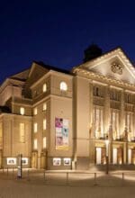 Eine Außenansicht des Theaters in Hagen bei Nacht - Pressefoto Theater Hagen / Foto Boris Golz, Arnsberg