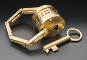 Die im Maßstab 4:1 gefertigte Rekonstruktion des Schlosses mit Kette im geschlossenen Zustand - Rekonstruktion: LWL /Eugen Müsch - Foto LWL /Stefan Brentführer