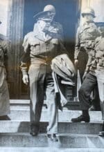 General Dwight David Eisenhower war im Zweiten Weltkrieg Supreme Commander der Supreme Headquarters, Allied Expeditionary Force in Europa. Das Foto zeigt den späteren 34. Präsidenten der Vereinigten Staaten, nach dem Einmarsch in Olpe - Fotoexponat Wendener Hütte
