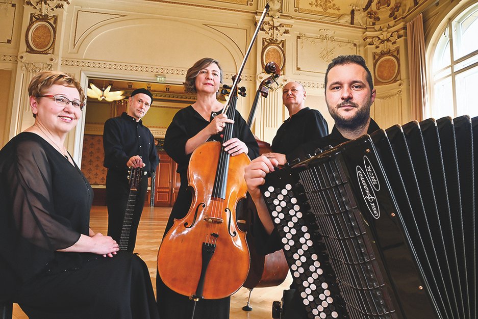 Tango Ensemble Contrabajando das Piazzolla Programm „Die 4 Jahreszeiten von Buenos Aires“.