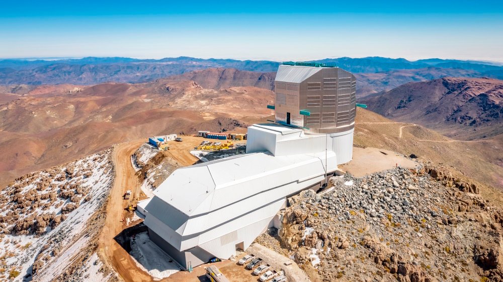 Das Foto Foto zeigt das „Vera C. Rubin Observatorium“ – Foto Rubin Observatory/NSF/AURA/A. Pizarro D.