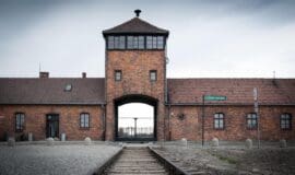 auschwitz-3485116_1280