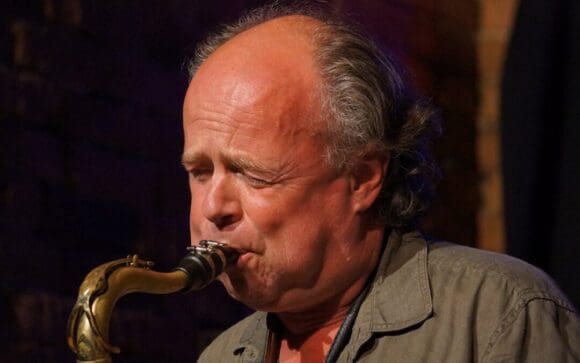 Wie es sich anhört, wenn ein Quartett mit „Drei hinterm Berg” auf der Bühne steht, ist am Samstag, 15. November ab 19 Uhr im ZIB zu erleben. Tenorsaxophonist Matthias Nadolny gastiert mit seinem Quartett in Unna - Foto Matthias Nadolny Quartett