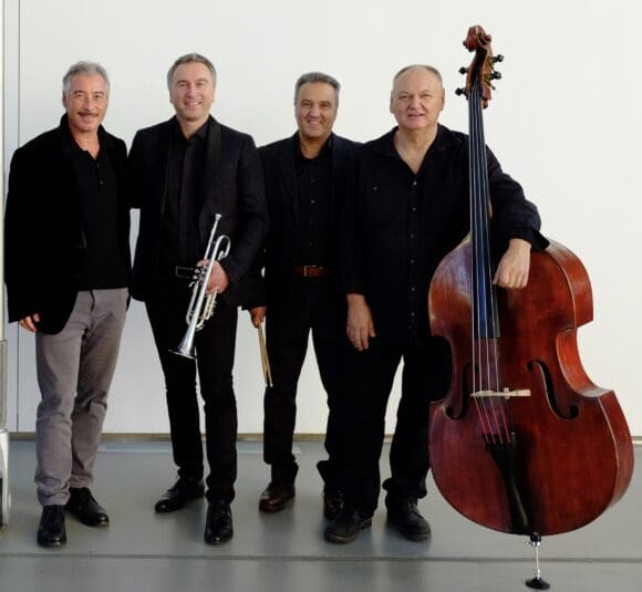 Einen Hauch von Blumenriveria gibt es am 8. November 2025 ab 19 Uhr Uhr im ZIB, dem Zentrum für Information und Bildung, in Unna. Das Sanremo Jazz Ensemble Mare e Monti ist zu Gast. - Foto Sanremo JAZZ Dima Ensemble