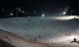 In Neuastenberg lädt das Skigebiet Silvester zum Skifahren bei Flutlicht ein. Mehrere Strecken stehen zur Verfügung - Foto postwiese.de