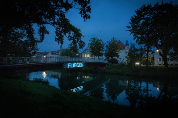 Auf der Lichtpromenade in Lippstadt entstand 2013 ein einzigartiger Lichtkunstweg. Die Lichtpromenade ist Teil des überregionalen Kulturprojekts „Hellweg – ein Lichtweg“ - Foto Pressestelle Stadt Lippstadt