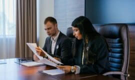 Abfindung nach Ende eines Arbeitsvertrages berechnen pexels-mikhail-nilov-8847133