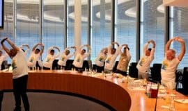 Yoga-Premiere im Bundestag Yoga-Premiere